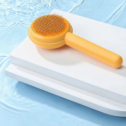 Brosse anti-peluches pour chien et chat jaune de face 