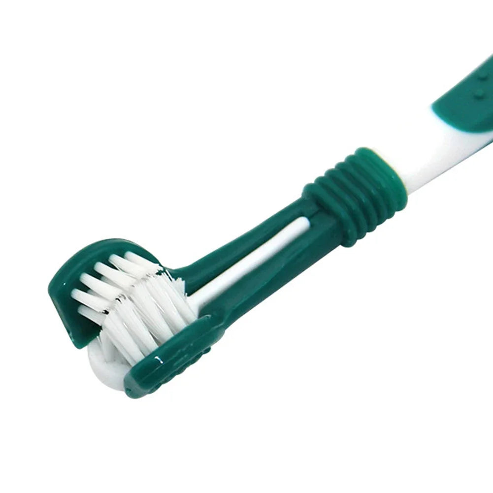 Brosse à dents à trois têtes pour chien et chat vue proche