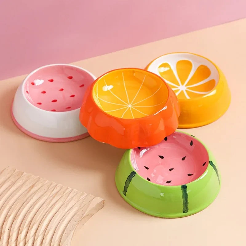 Gamelle en céramique avec motifs de fruits pour chien vu de face