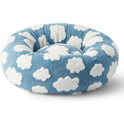 Lit apaisant motif nuages pour chien bleu et blanc sur fond blanc