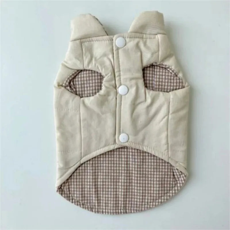 Manteau beige réversible pour chien vu du dessous 